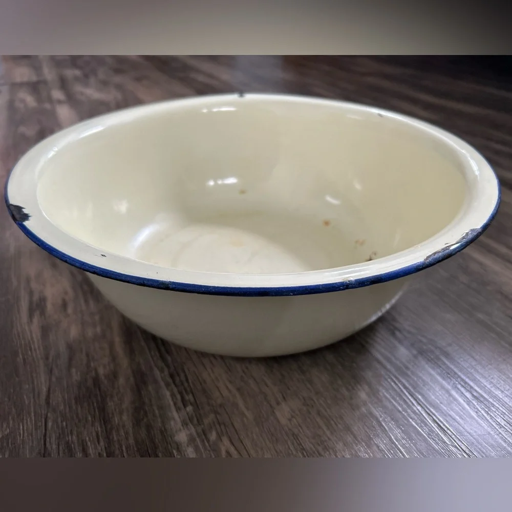 Vintage White Enamelware Wash Basin Round Tub Farmhouse Blue Trim